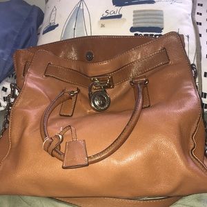 3 year old MK tan purse in excellent condition many pockets inside. 4 handles